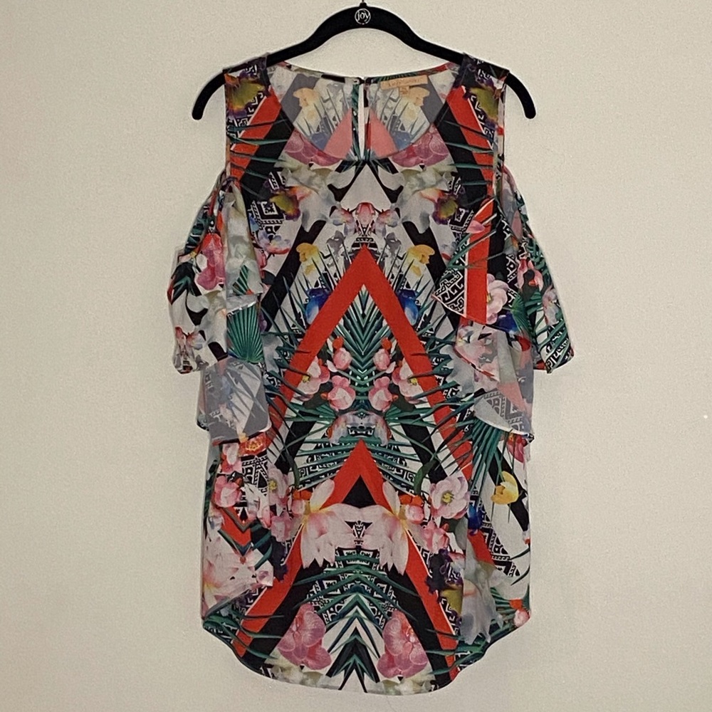 2x Gibson & Latimer cold shoulder blouse